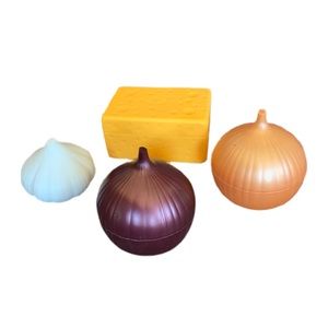 Hutzler food saver set.  Red onion, yellow onion, garlic and cheese.